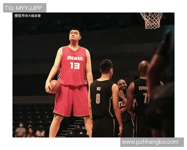 姚明突破防守带球上篮展现巨星风范引发全场欢呼