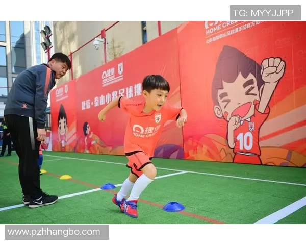 足球明星仿真公仔图片展示球迷心中的偶像与梦想的完美结合